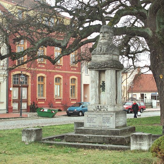 Naturdenkmal Stieleiche am Salzmarkt in Mittenwalde