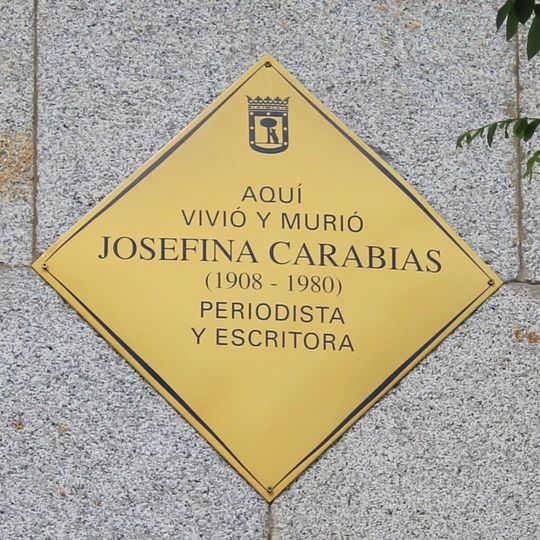Commemorative plaque to Josefina Carabias