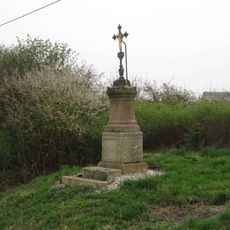 Kříž jižně od Všehrd