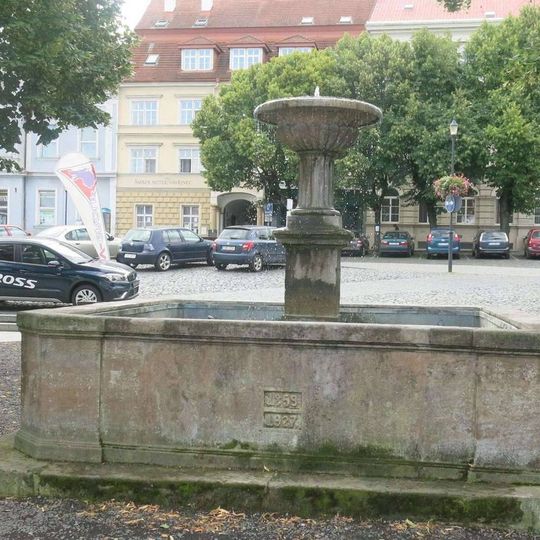 Kašna na Karlově náměstí v Roudnici nad Labem