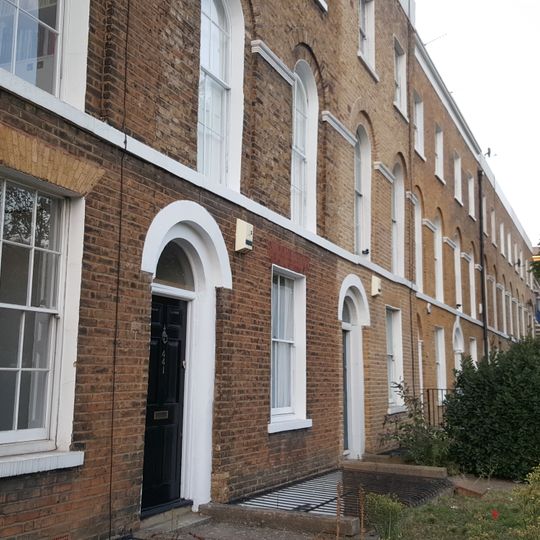 439-455, Mile End Road E1