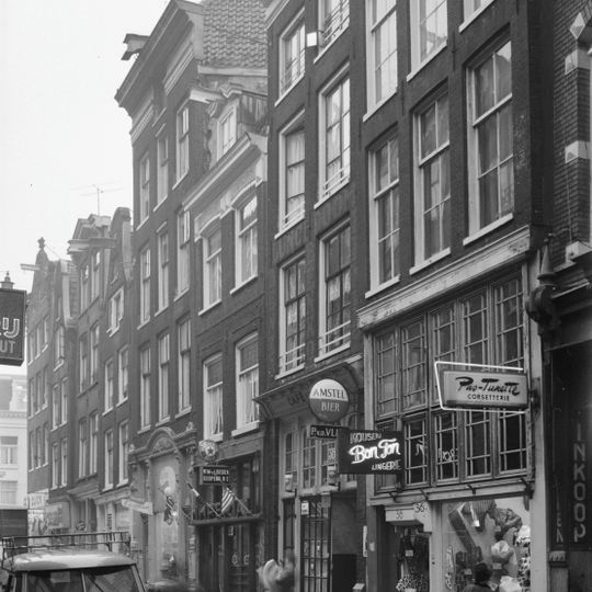 Pand met gevel onder punttop