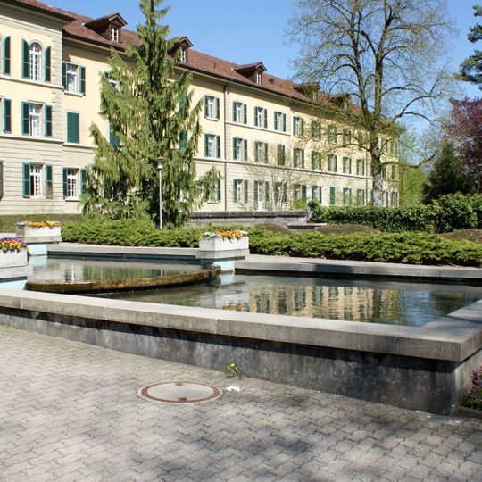 Zierbrunnen Zentralgebäude Waldau