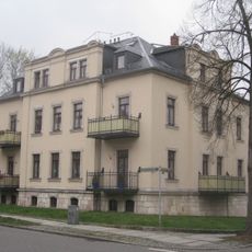 Mietshaus in offener Bebauung mit Vorgarten Ludwig-Richter-Straße 6