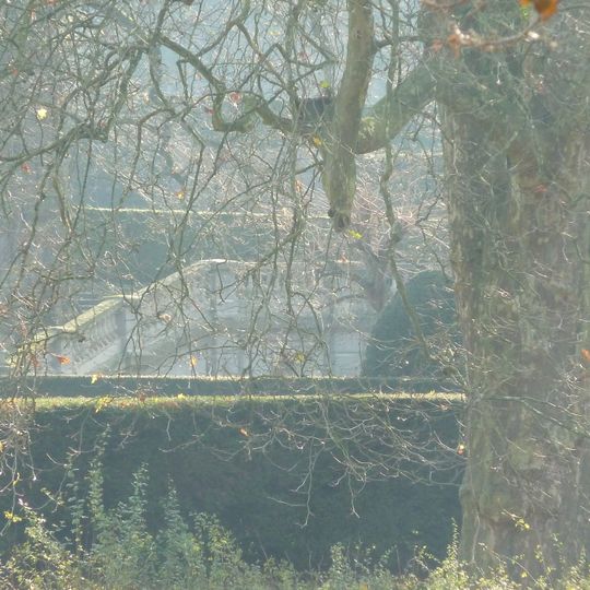 Castle Goedenraad: retaining wall