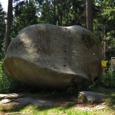 Balancing rock in the Schrems forest