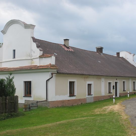 Former Inn in Mezholezy