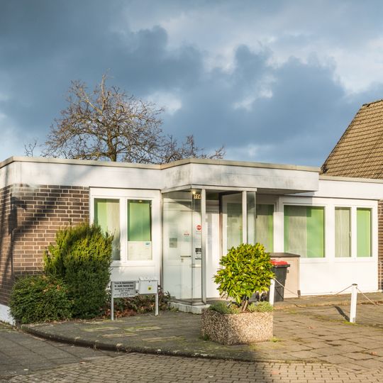 Hackenbroicher Straße 114