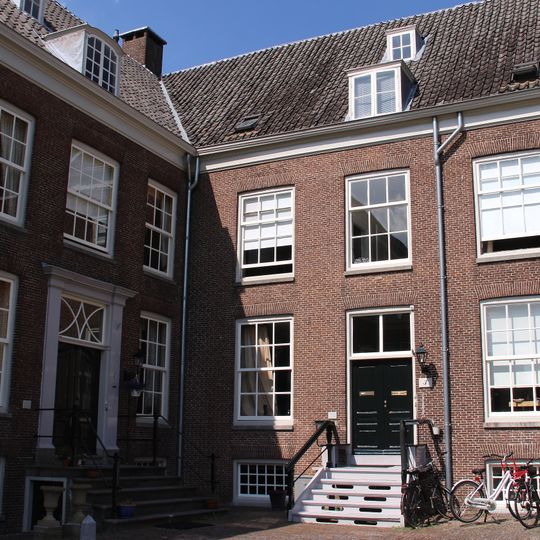 Pand haaks op nr 1: sobere lijstgevel