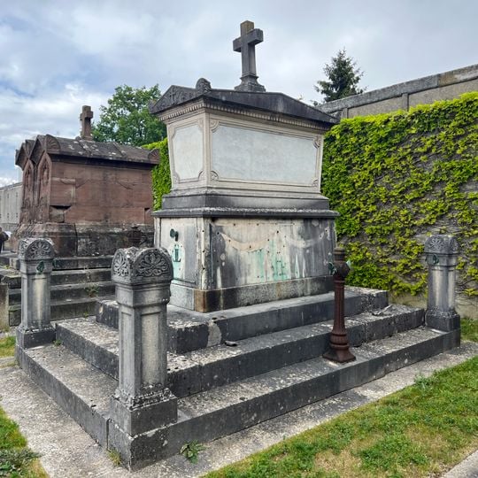 Tombe des familles Lacarrière et Lahaye