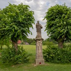 Socha Svatého Jana Nepomuckého západně od Nepřívěci