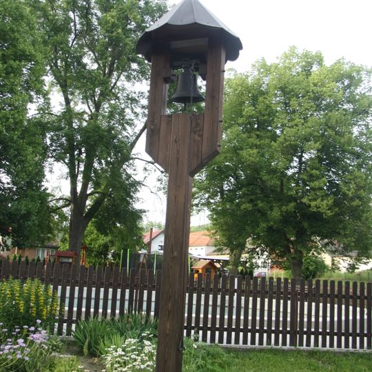 Dřevěná zvonička v Číhalíně