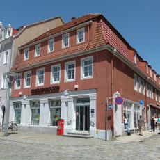 Wohnhaus mit Laden (originale Art-déco-Front), in geschlossener Bebauung und Ecklage Altmarkt 8