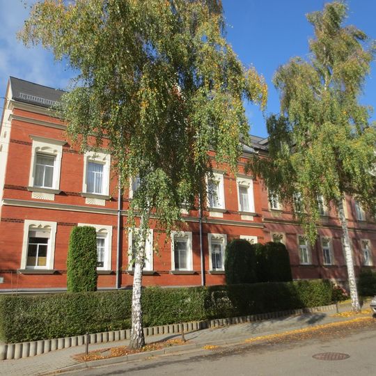 Doppelmietshaus in offener Bebauung mit Vorgarten Lichtenauer Straße 13; 15