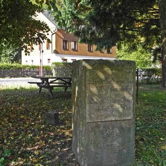 Opferstein Pienner Straße 42a