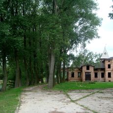 Park z alejami dojazdowymi