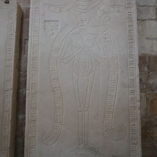 Dalle funéraire de Jean IV de Blaisy à Saint-Seine-l'Abbaye