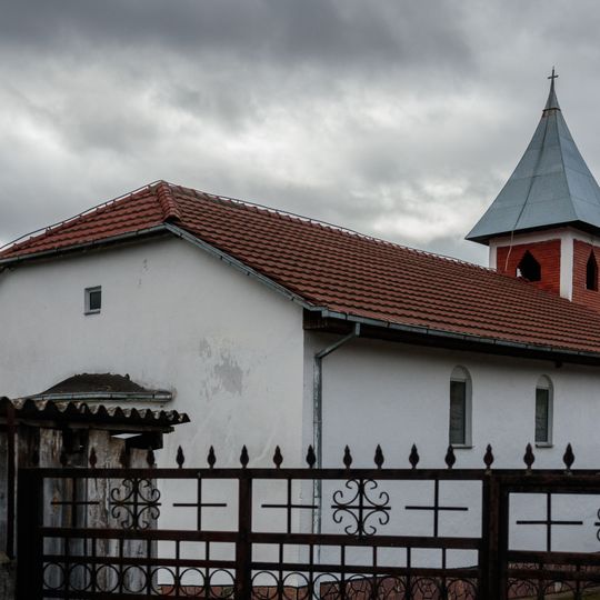 Saint Mary Church, Dvorishte