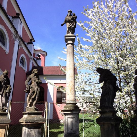 Mariánský sloup u kostela v Klášterci nad Ohří