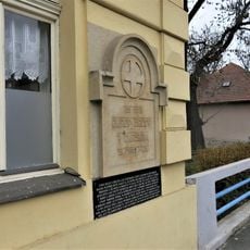 Pamětní deska Hynka Bočka z Kunštátu na domě Palackého 190/43 v Nymburku