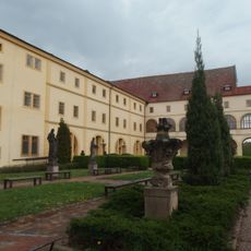 Socha svatého Josefa, svaté Anny, svatého Jáchyma s vázami