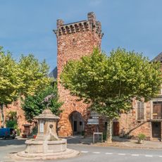 Fortified gate in Clairvaux-d'Aveyron
