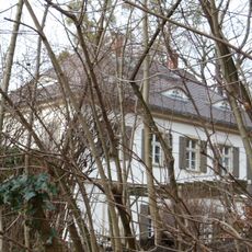 Brockhausvilla, Brockhauspark mit Mauern und Einmündung Eisenbornbach