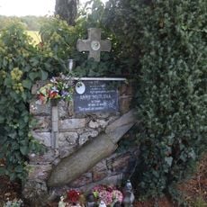 Kříž v poli jižně od Lhánic