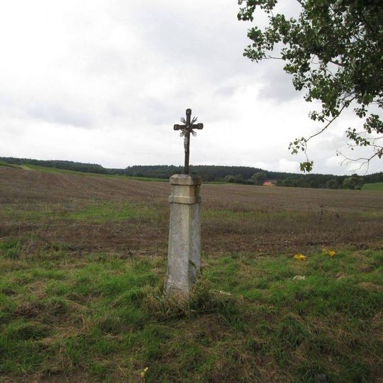 Kříž západně od Nahošic
