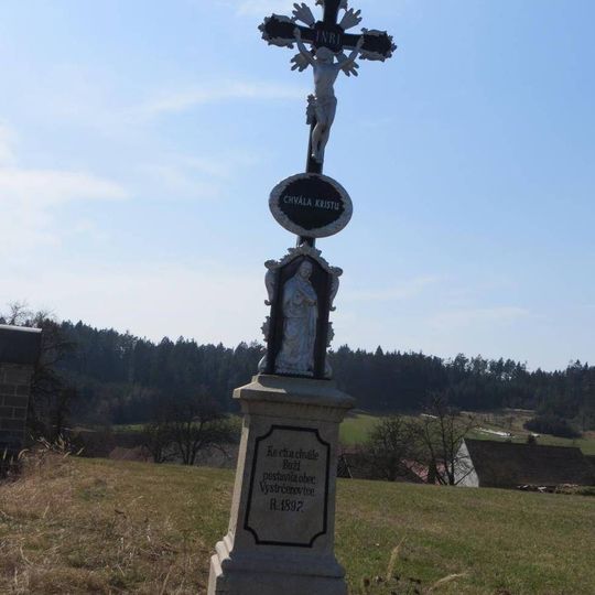 Kříž u obecního úřadu ve Vystrčenovicích
