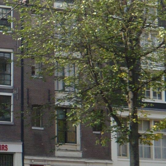 Pakhuis met klokgevel waarin twee oeils-de-boeuf