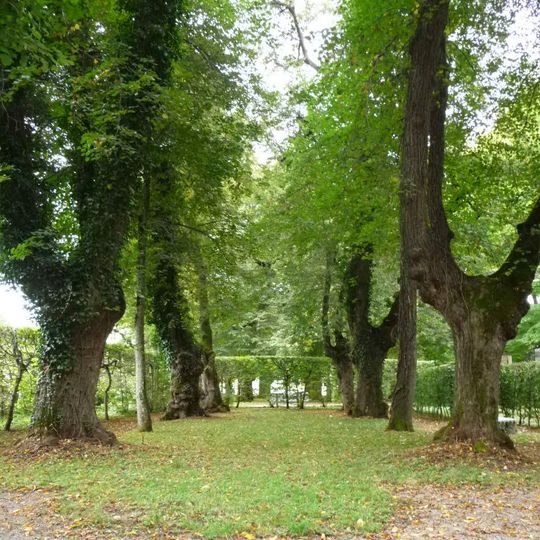 Waldfriedhof, Gebiet nördl. des Schlosses Fürstenried einschl. Schloß und Schloßpark, Geländestreifen entlang der Allee zwischen Kreuzhof und Fürstenried, Waldgebiet südl. Albert-Roßhaupter-Str. , Allee der Albert-Roßhaupter-Str