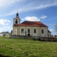 Kříž u kostelní zdi v Žebnici