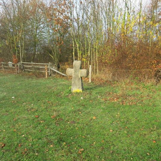 Smírčí kříž na pastvině severně od Černýše