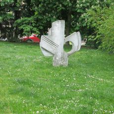 Betonová plastika ve Smetanově ulici v Jablonci nad Nisou