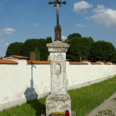 Kříž u hřbitova ve Straškově