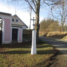 Kříž na rozcestí v Třebnicích