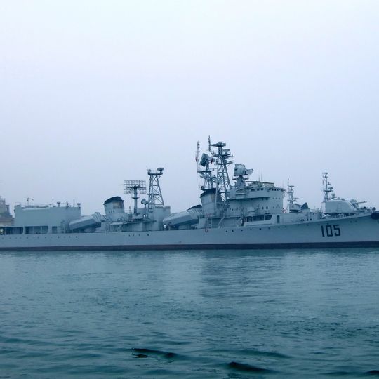 Chinese destroyer Jinan