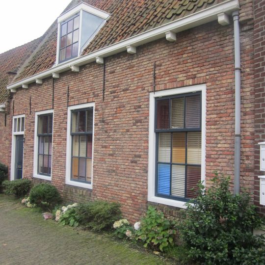 Laag huisje met rechte dakgoot