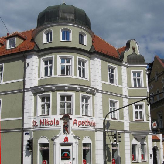 Wohn- und Geschäftshaus