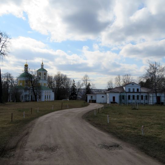 Sadki estate