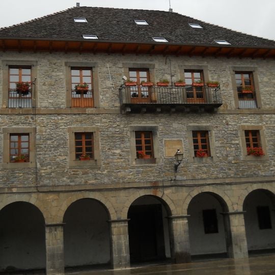 Casa consistorial de Isaba