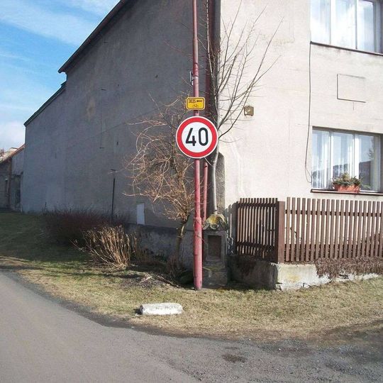 Kříž v Hříškově u křižovatky