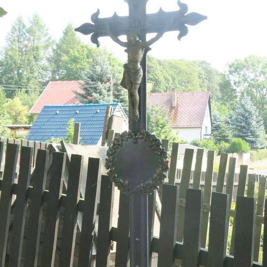 Kříž na návsi v Šerchově
