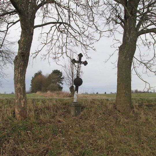 Kříž jižně od Chrbonína na rozcestí