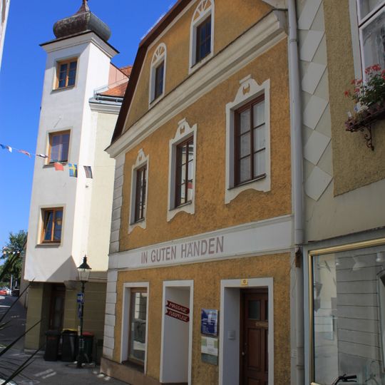 Wohn- und Geschäftshaus