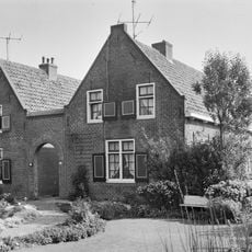 Aardig complex van huisjes langs binnenplaatsje