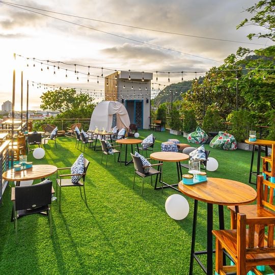 Mojjo Rooftop Bar Patong