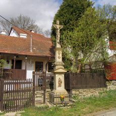 Kříž ve Vojtěchově u hlavní silnice