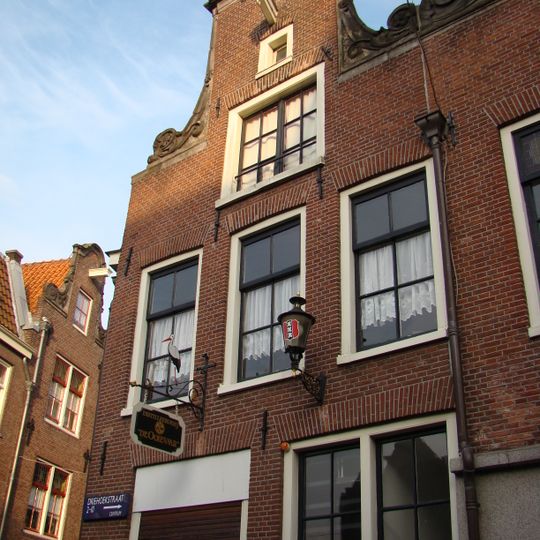 Hoekhuis met halsgevel